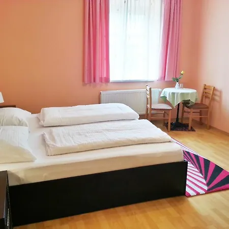 בית הארחה Weisses Lamm 3*